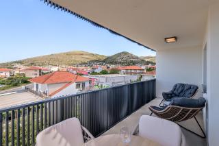 Deluxe suite, 3 bedrooms, 2 bathrooms, parking - 6