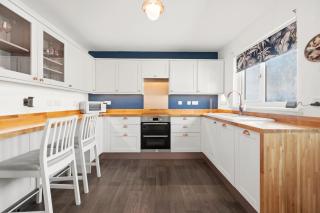 Charming 2BR Oban Home - Quiet area, free parking - 9