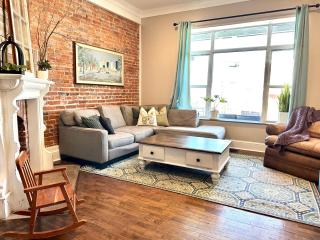 World Cup 5BR sleeps 14 Pet Friendly Near KC Current 10 min to FIFA or Arrowhead - 1