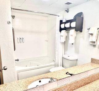 Country Inn & Suites by Radisson, Dunn I-95 - 9