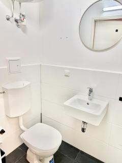 City Apartment with Free Parking near Vienna - 9