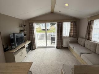 Modern Seton Sands Caravan - sleeps 6 - 7