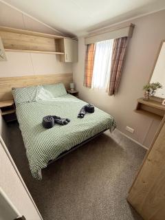 Modern Seton Sands Caravan - sleeps 6 - 2