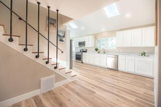 Hot Tub, King Beds, Beach Volleyball, Mountain Views, Private Retreat - 3