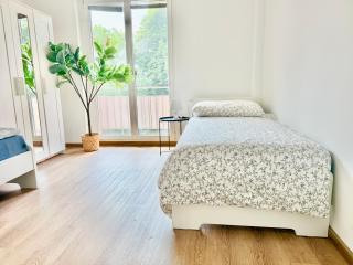 Renovated 3-Bedroom Apartment with Balcony Near Airport - 0