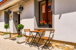 Dallure House Boutique - Entire House & Rooms - Old Town Brașov - Self Check-In - 2