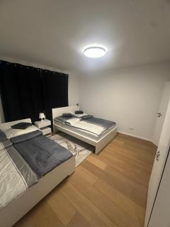 Renovated Central Apartment with Riverview - 6