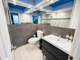 Miami Beach Condo Steps to Ocean Drive – Pets OK - 2