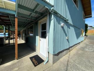 Basement Apartment w/ Hot Tub & Bombshelter! - 5