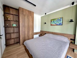 Bright Top-Floor Apartment with Balcony & Views - 6