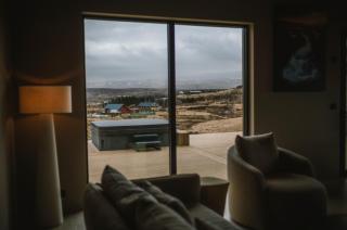 Modern Aurora Retreat - 2