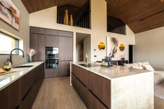 Modern Aurora Retreat - 1