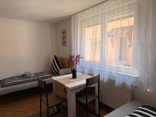 ARCOS Apartment - Geräumige 3-Zimmer-Wohnung mit 8 Einzelbetten - Perfekt für Familien, Gruppen oder Monteure - 6