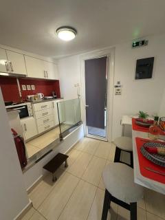 Connie's Sea Side Apartment 2B - 3