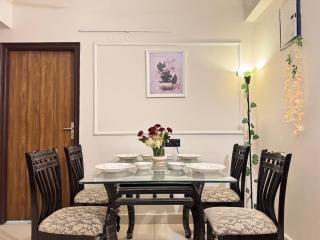Cosy 2BHK City Nest - For Families & Travellers - 9