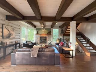 Chalet Inukshuk Luxury Log Cabin with Spa Lake View and Club Access near Mont Tremblant - 8