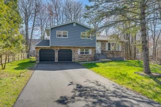 'The Highland Thistle' Poconos Escape w/ Game Room - 7