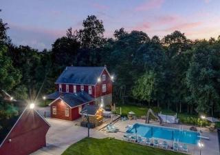 The Blue Jay Reserve - 7 Acres retreat with Pool, Pickleball, and Hot Tub - 0