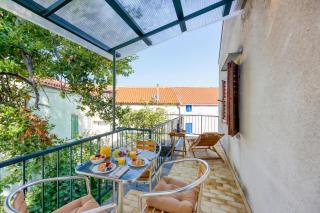 Old Bay Leave Town Apartment - Happy Rentals - 8