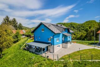 4 - Bedroom House With Hot Tub & Sauna - Happy Rentals - 8