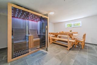 4 - Bedroom House With Hot Tub & Sauna - Happy Rentals - 7
