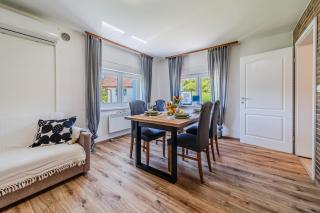 4 - Bedroom House With Hot Tub & Sauna - Happy Rentals - 6