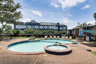 Pool Access! Condo Near NRG Stadium, Memorial Park - 9