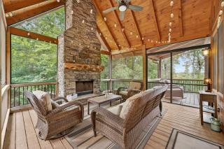 Luxury Mineral Bluff Cabin with Deck and Hot Tub! - 9