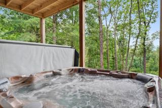 Luxury Mineral Bluff Cabin with Deck and Hot Tub! - 8