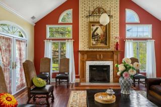 Private 5BR Farmhouse Pool Sleeps 12 Family - 5