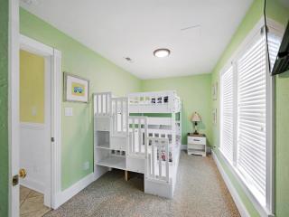 Oceanfront Estate 14BR No Resort Fee Sleeps 32 - 8