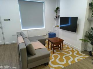 Homely 2BR Liverpool Stay Wi-Fi City Access - 7