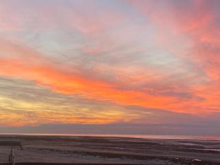 Modern 2 Bedroom Sea View Apartment, Minnis Bay - 6