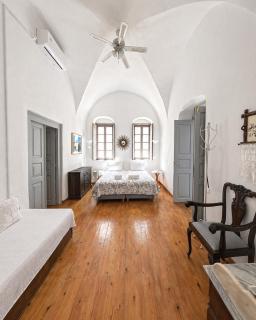 Oia's Heritage Captain Mansion - 9