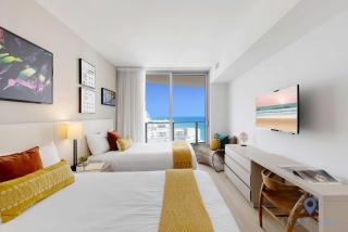 Sunlit Retreat with Ocean Views & Modern Comfort - 8