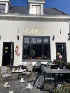 Room4 - 7