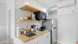 Sandy Toes Studio: Your Beachfront Getaway Awaits - 2