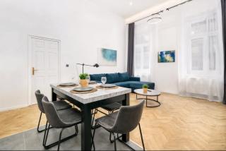 Top Central Cozy Nest 3Bdr - Steps to Main Attractions - 8