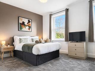 5-Bed 3 Bath Perfect for Groups & Contractors - 8