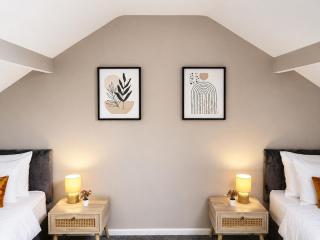 5-Bed 3 Bath Perfect for Groups & Contractors - 5