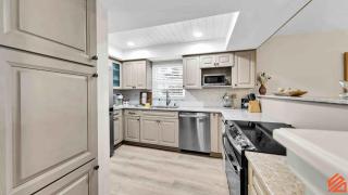 Gulf Island Getaway: 2-BR Beach Condo - 2