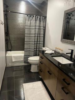 5 BR Grand Bend Riverfront Cottage - Walk to Beach - 2
