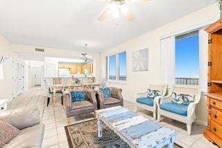 11th-floor oceanfront condo with pool Gulf & pier views with laundry - 2