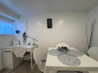 Silverado Suite Modern Quiet 2BR Queen's Downtown - 2
