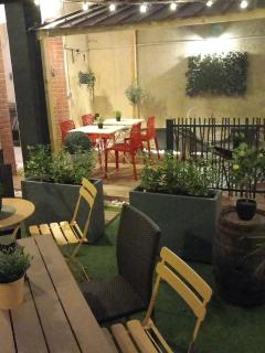 LES LOGES DU THEATRE Emplacement EXCEPTIONNEL et CHIC 160m2 MAISON avec JARDIN PRIVÉ 14 personnes MAX tout équipé a 200m de l'AVENUE DE CHAMPAGNE et toutes commodités DEGUSTATION CHAMPAGNE OFFERTE jacuzzi sauna jeux velos - 0