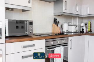 Stunning 1-bed, Central MK, Free Parking, Smart TV By Valore Property Services - 1