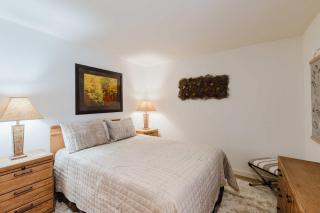 3BR Townhouse Near SHARC & Village - Dog Friendly - 6
