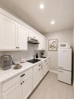Private modern guesthouse, near La Cantera/Medical Center - 1