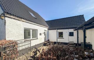 4 Bedroom Cozy Home In Allinge - 1