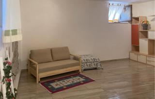 Gorgeous Apartment In Solferino - 4